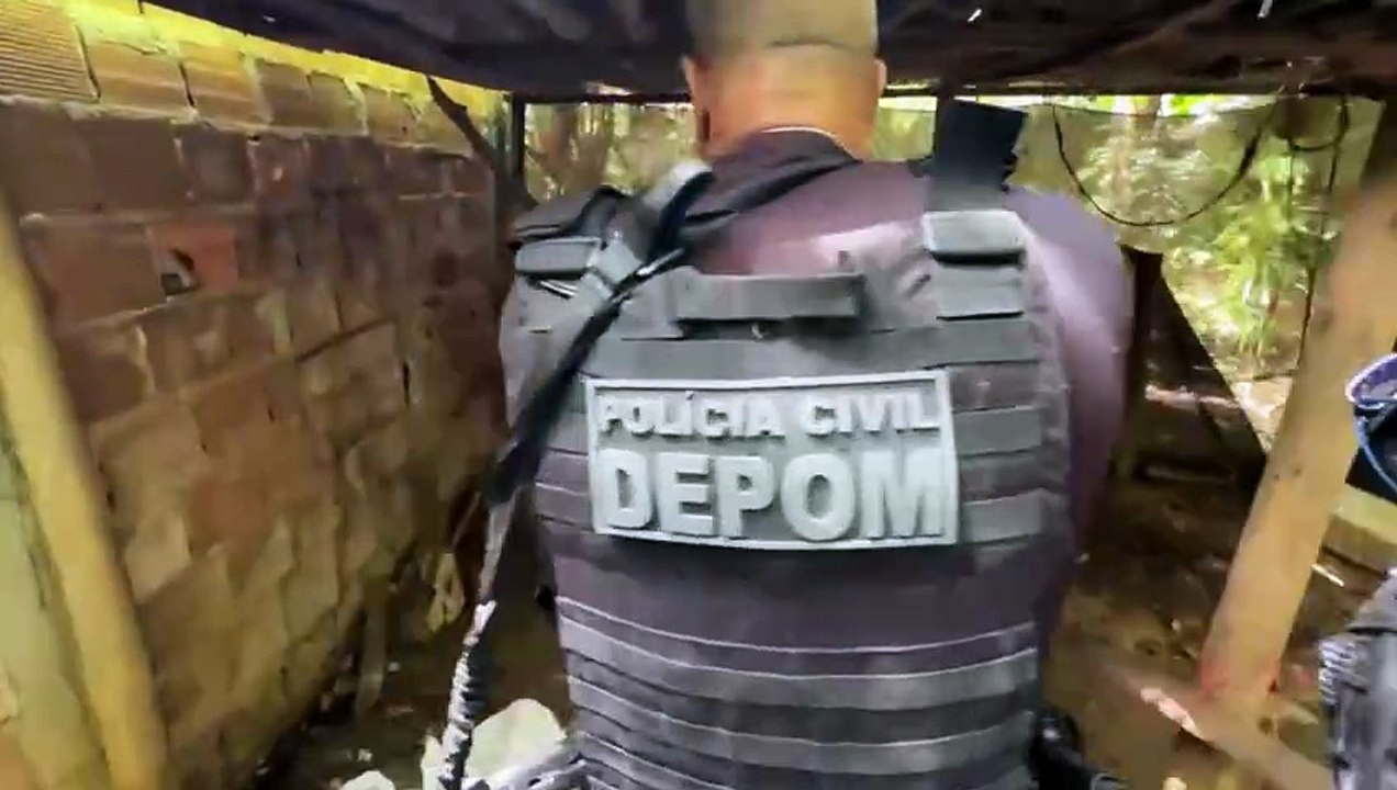 Polícia apreende caderno com anotações do tráfico perto de sítio onde 22 fuzis foram encontrados