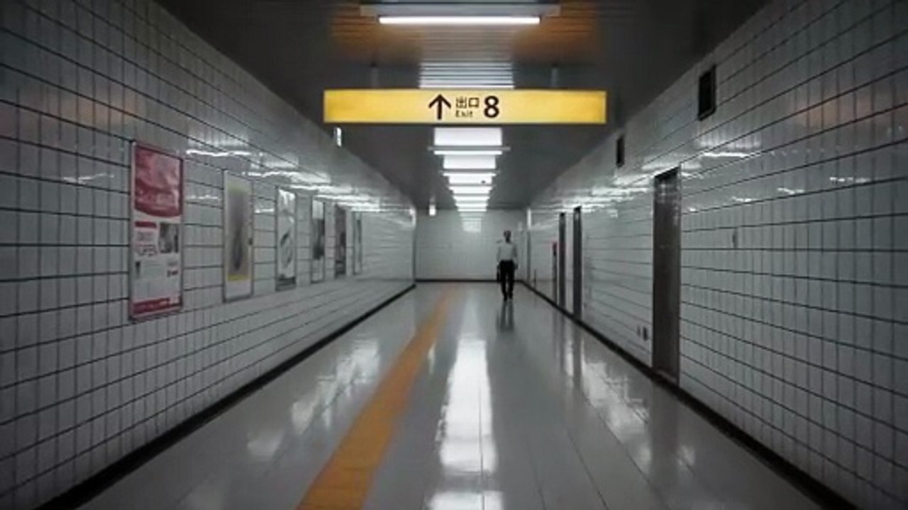 Exit 8 - Teaser oficial español