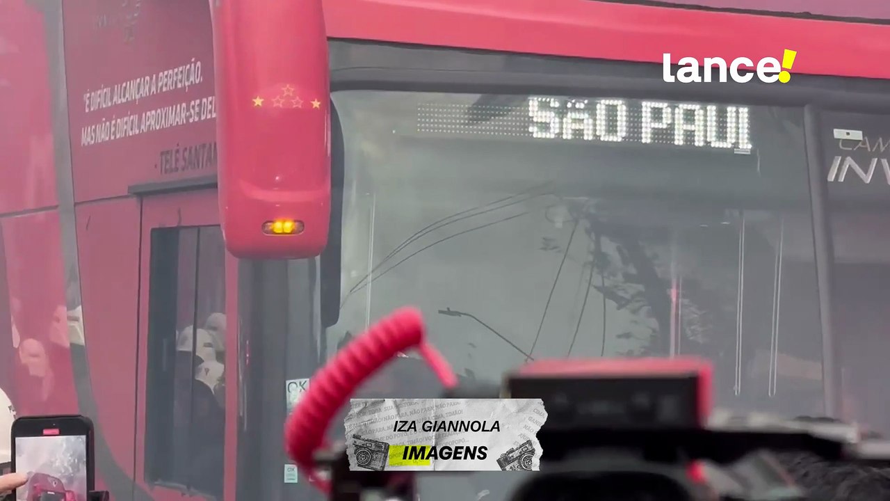 Torcida do São Paulo faz recepção histórica