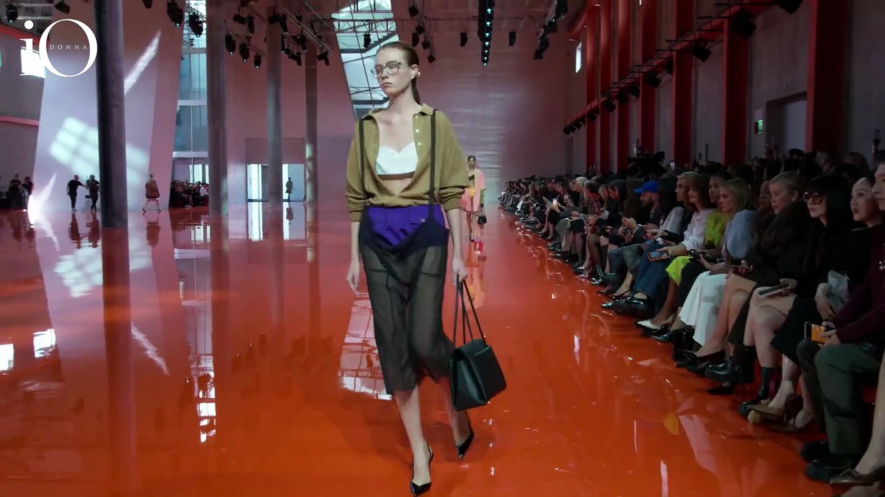 Prada alla Milano Fashion Week: l’eleganza che sfugge alle regole