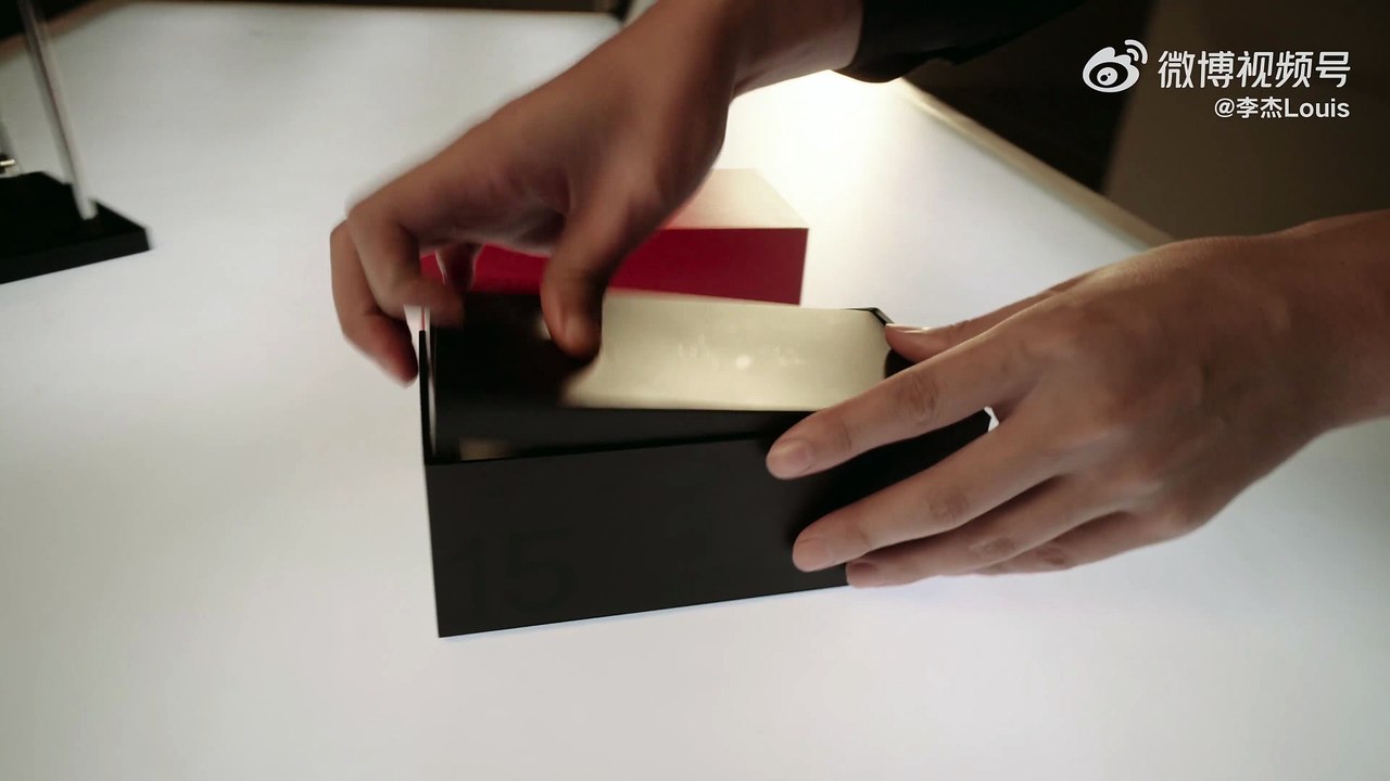 OnePlus 15 unboxing