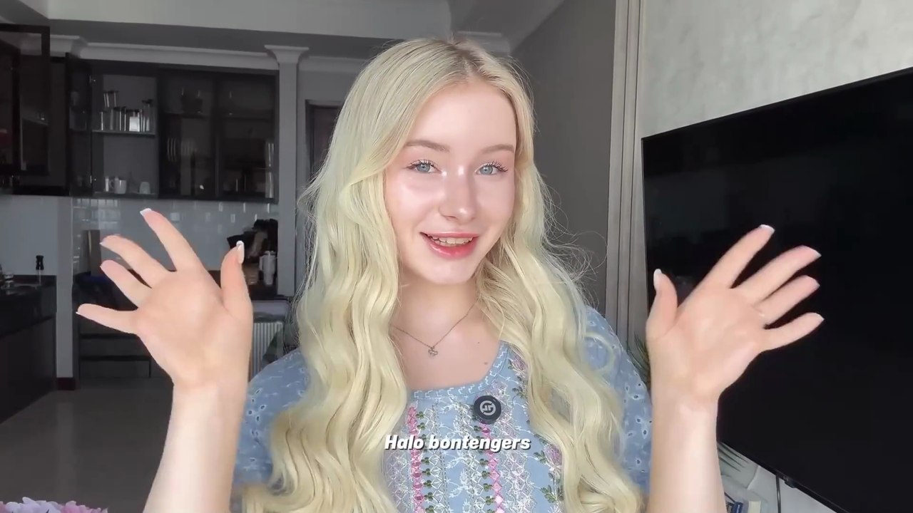 Foreign Barbie Brightens Orphanage with Food and Gifts 🎁