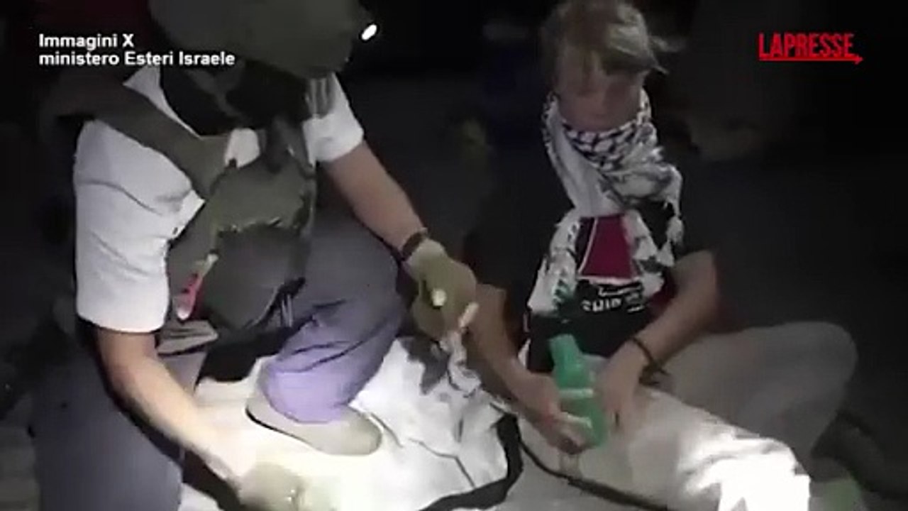 Flotilla, fermata Greta Thunberg: l'attivista coi soldati israeliani