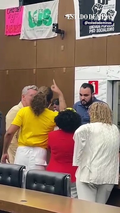 Vereadores discutem com Juliano Lopes antes do início das votações da Tarifa Zero em BH