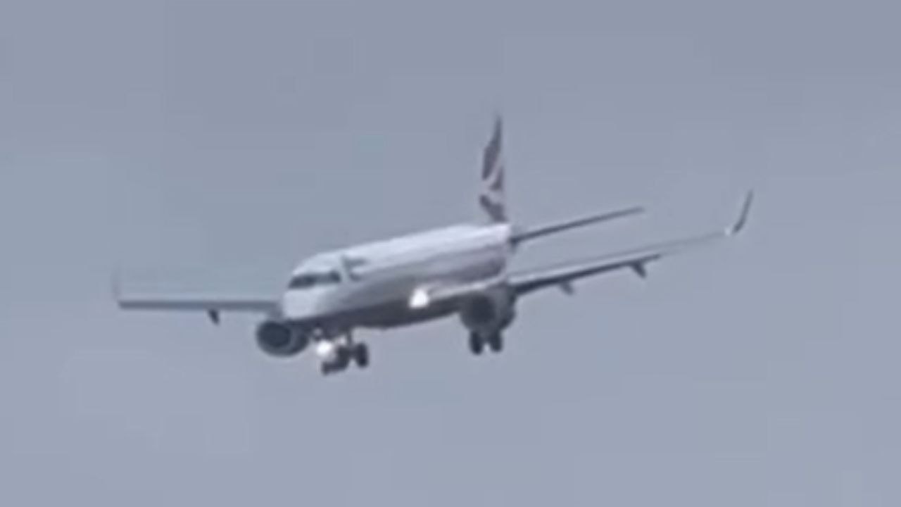 Belfast: Plane aborts landing in Storm Amy