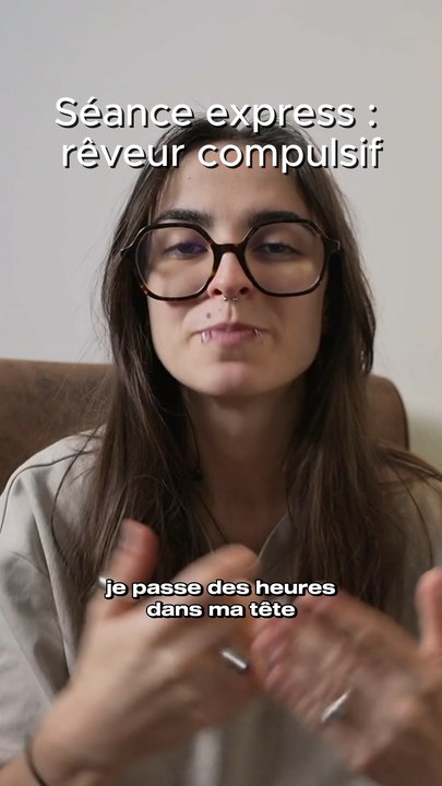 Rester des heures dans sa tete, s’inventer des histoires, des mondes parallèles…  Pour beaucoup, c’est une maniere de survivre quand la réalité a fait trop mal.