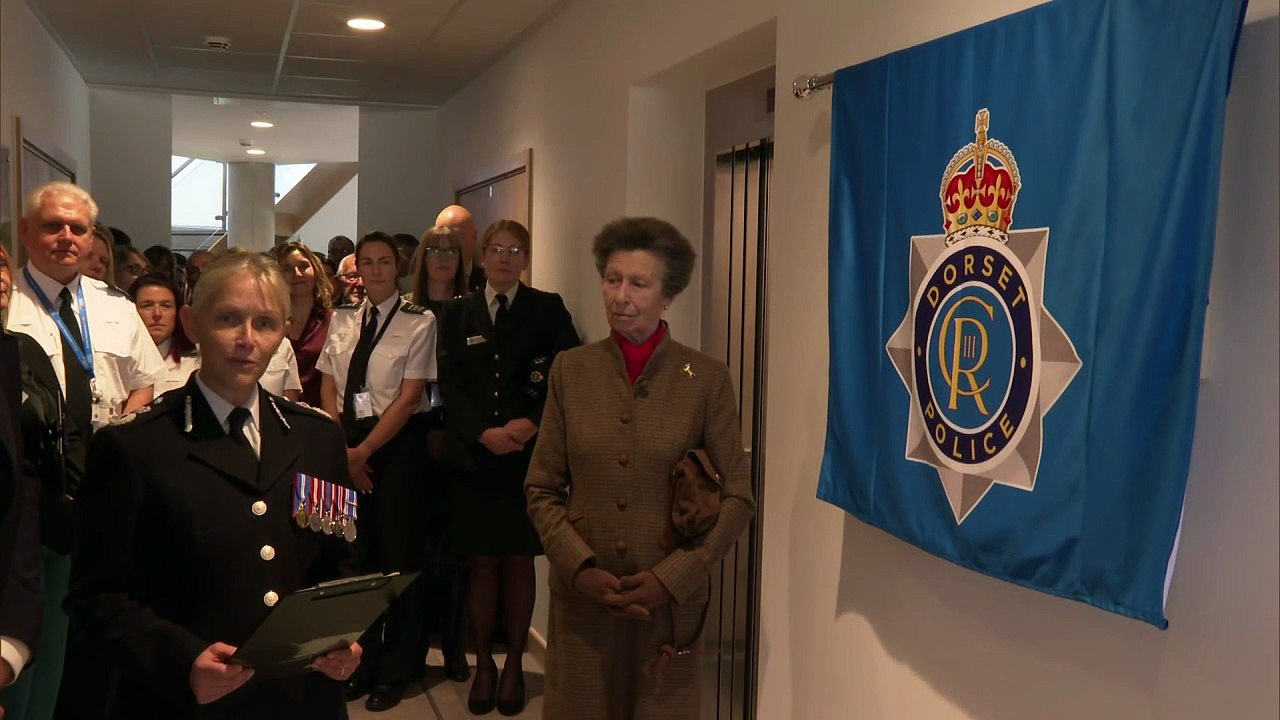 Princess Anne unveils plaque at Dorset Police HQ