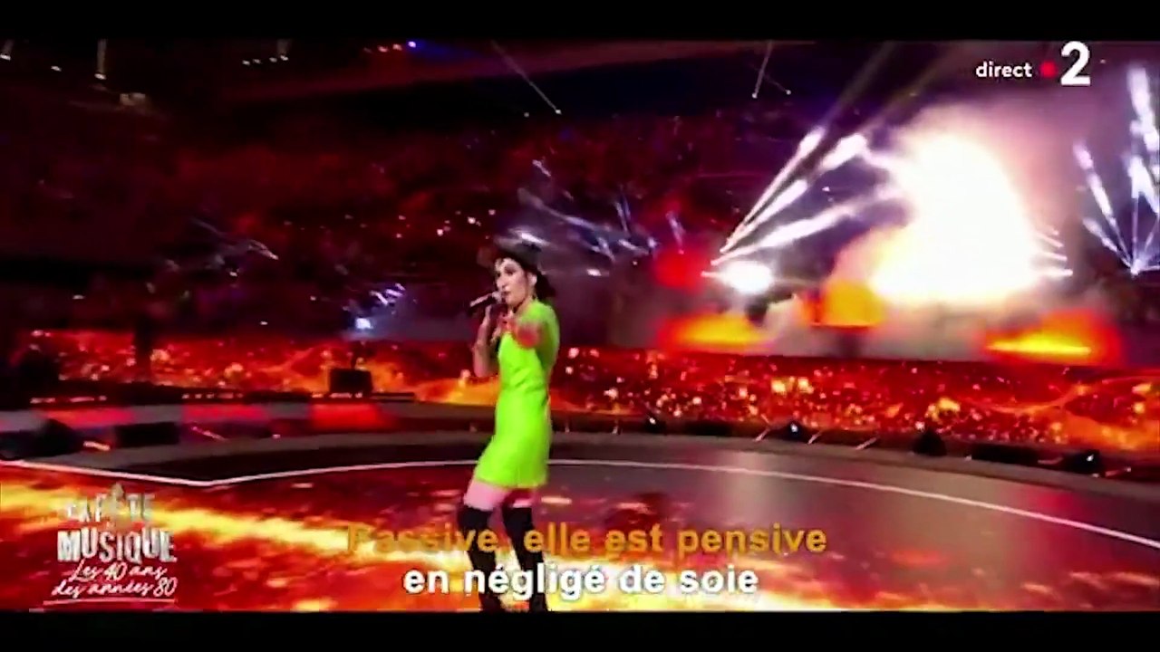 Caroline Loeb chante son tube "C'est la ouate" en live