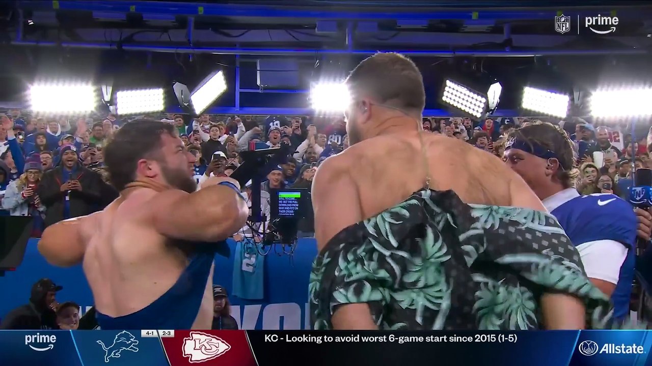 Giants’ Cam Skattebo strips off shirt with Ryan Fitzpatrick