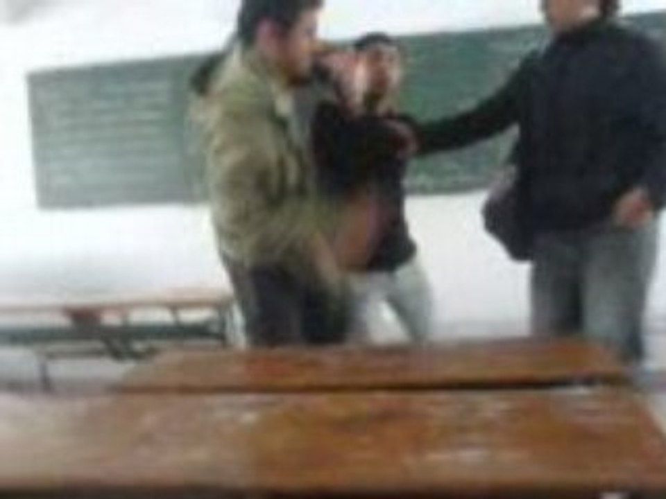 Combat en classe au lycée El-Manal 🏫