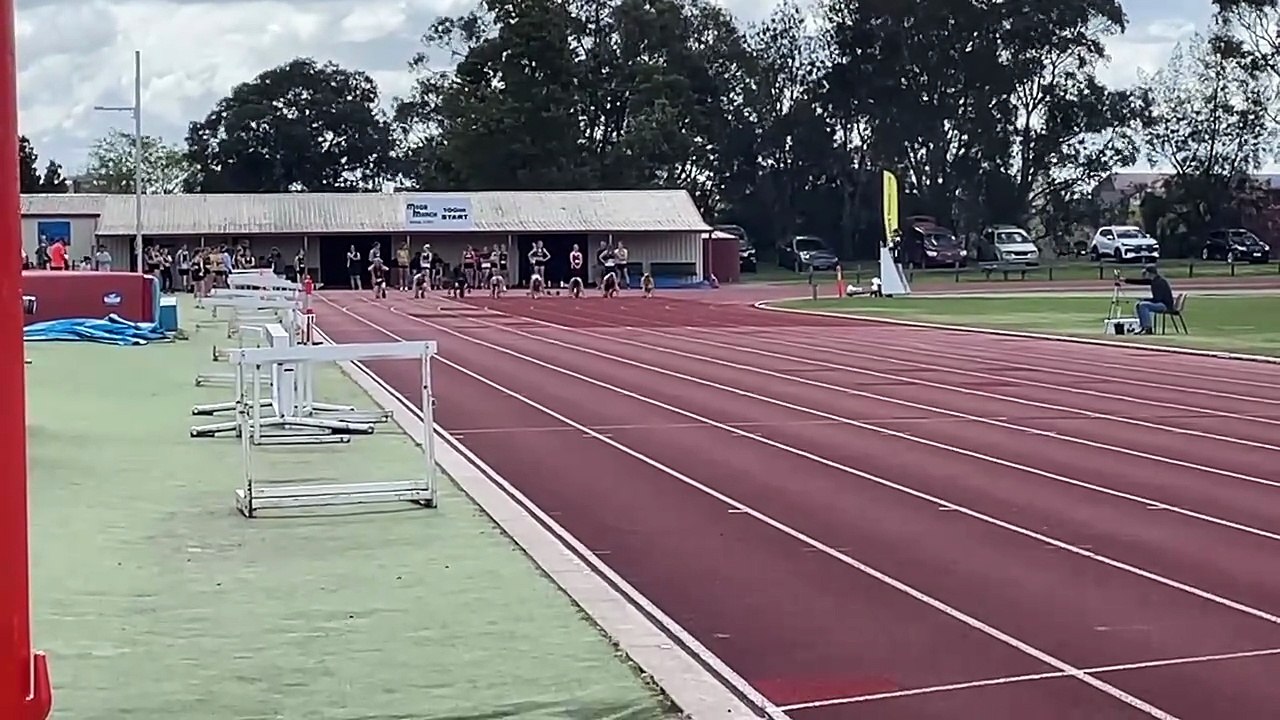 Women's 100m Anderson and Crowe