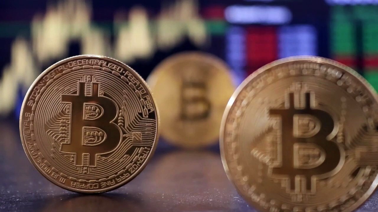 Top 5 Bitcoin Mining Stocks to Buy & Sell in 2025