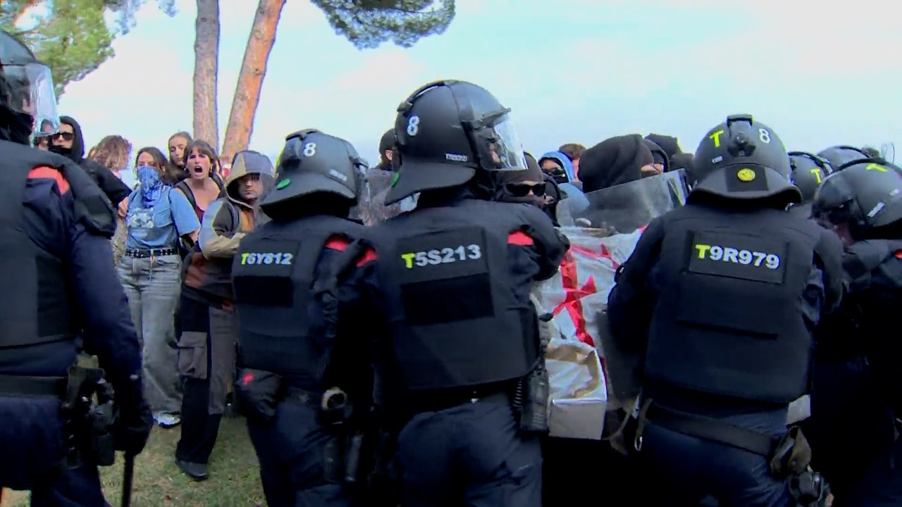 Cargas policiales y violencia en un acto de Vito Quiles y S'ha Acabat! en la UAB