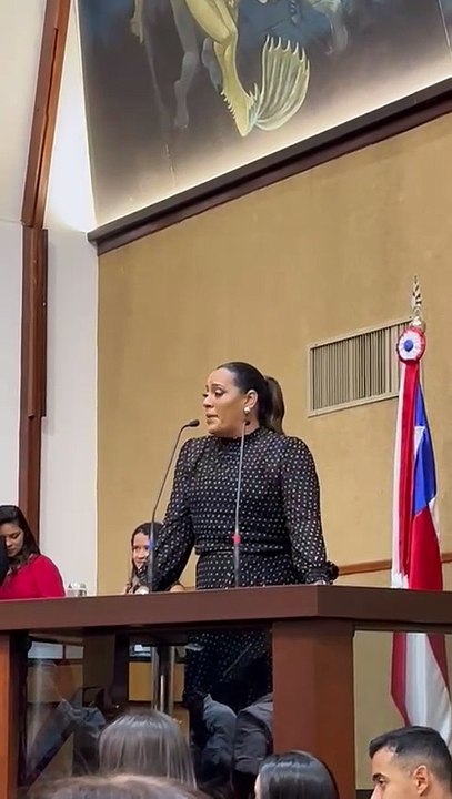 Esposa de Péricles se emociona ao falar sobre honraria