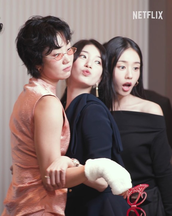 Photo booth mood: unfiltered, unserious, unforgettable Genie, Make a Wish is now playing, only on Netflix