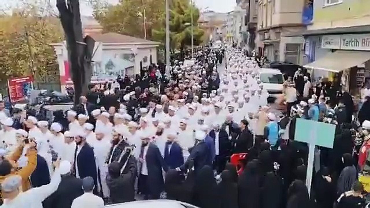 İstanbul'un göbeğinde tarikat gövde gösterisi