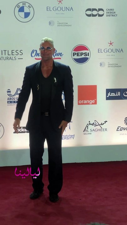 إطلالة تامر هجرس في ختام مهرجان الجونة السينمائي