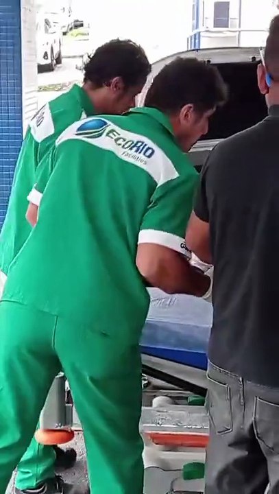 Vídeo mostra chegada de baleado após megaoperação contra o Comando Vermelho