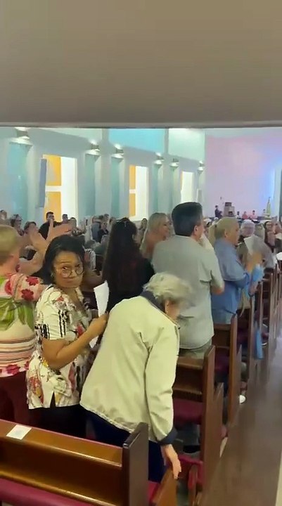 Após megaoperação com mais de 100 mortos, governador do Rio é aplaudido de pé em missa