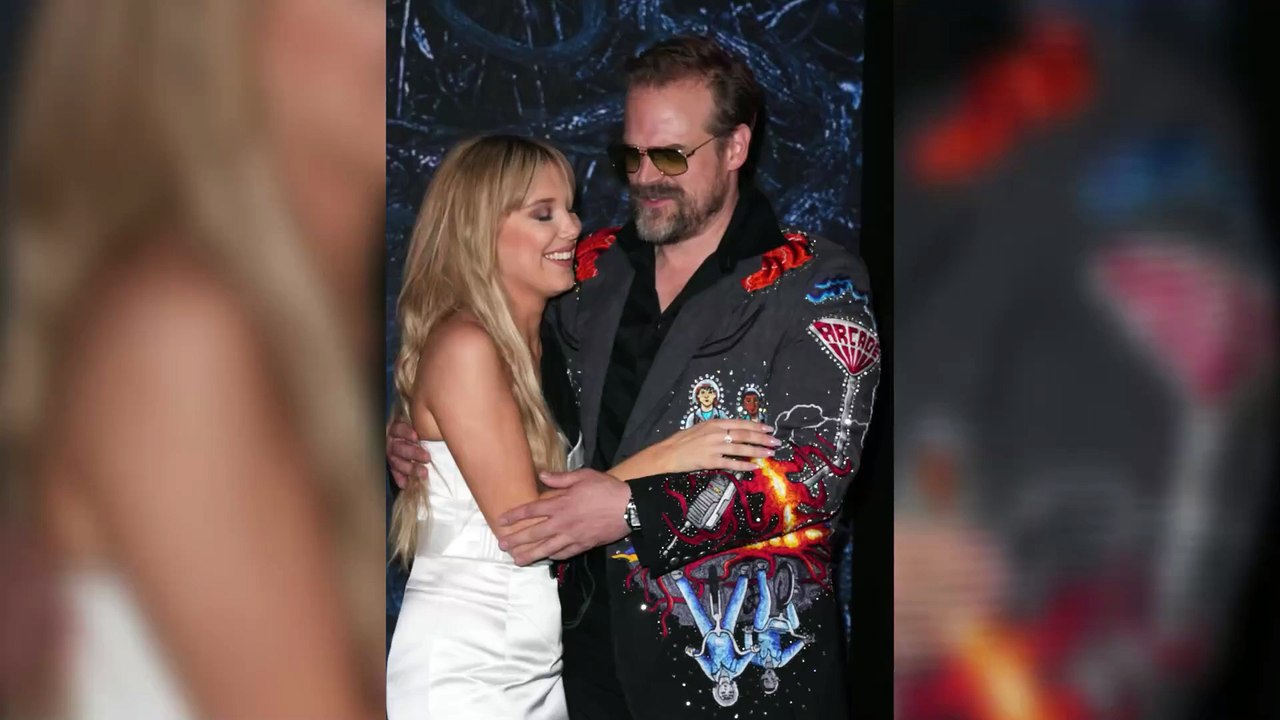 Dramma a "Stranger Things", Millie Bobby Brown e la denuncia a David Harbour per bullismo e molestie