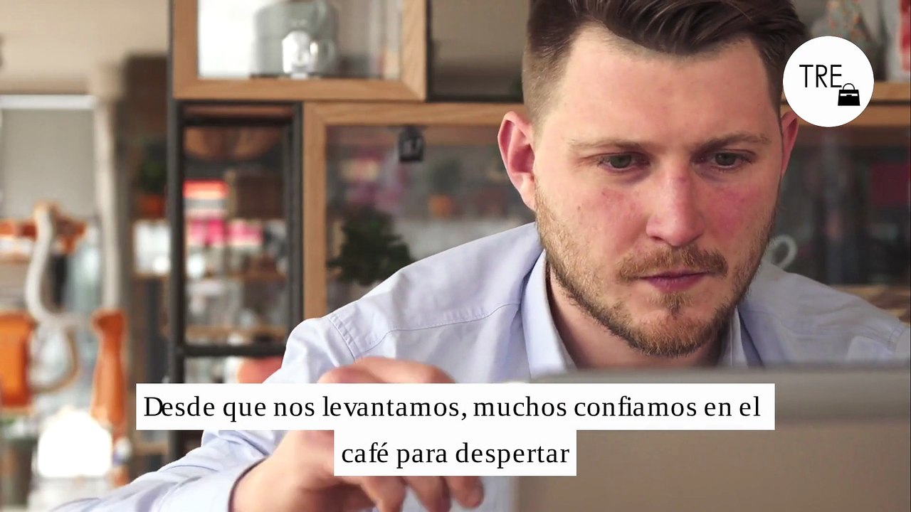 Olvida las tazas de café: Andrew Huberman, el experto de Stanford, revela la rutina de 2 pasos con la que cambió su forma de comenzar el día con más energía