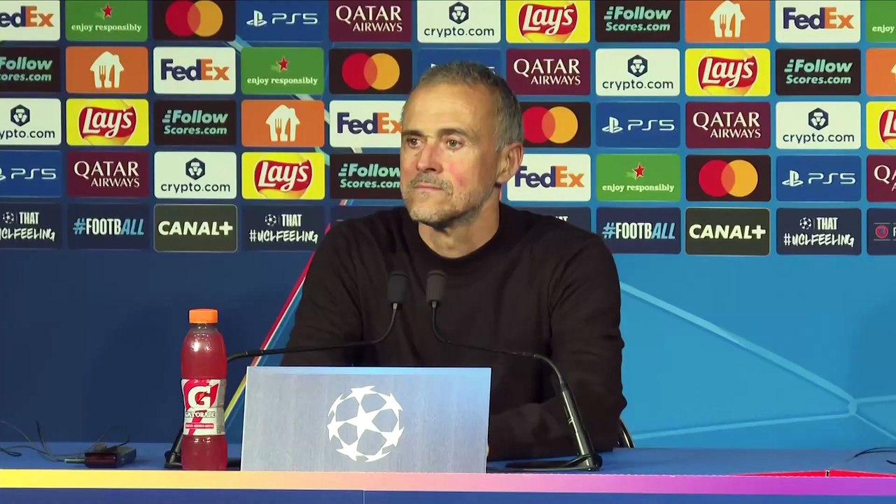 Achraf Hakimi sort en pleurs lors de PSG - Bayern Munich - Foot - Ligue des champions