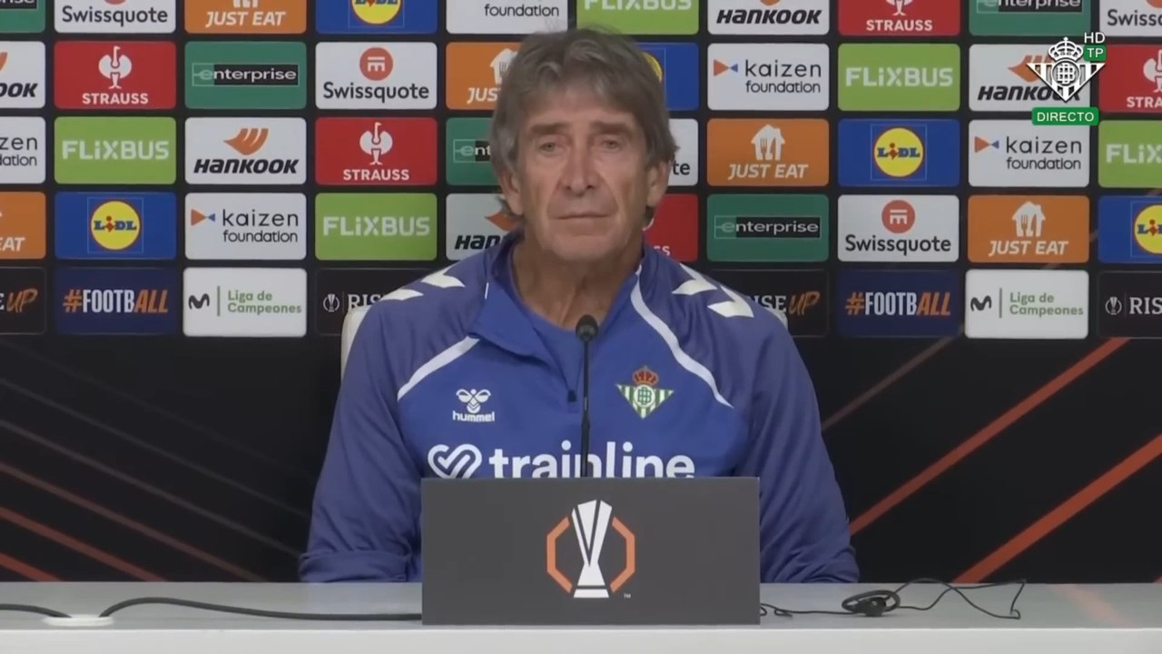 La broma de Pellegrini a Abde en rueda de prensa previa al Betis  - Olympique de Lyon