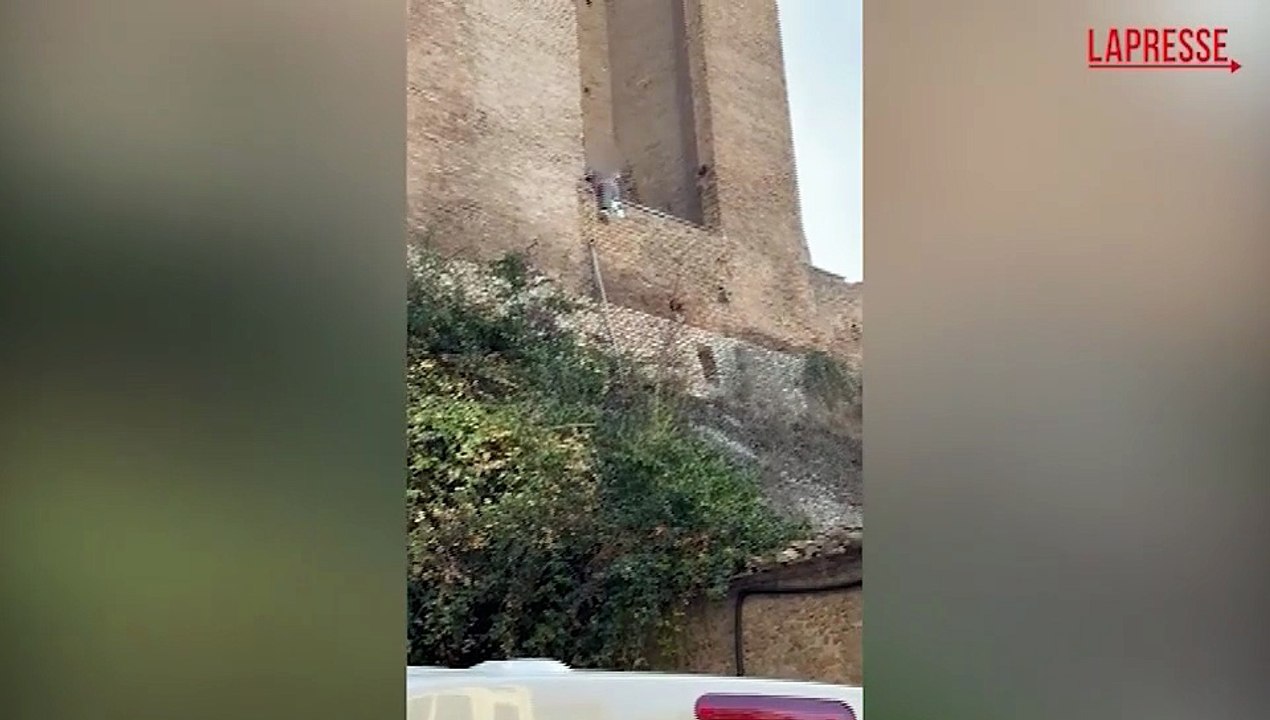 Torre dei Conti, operai cercano di fuggire dopo il primo crollo