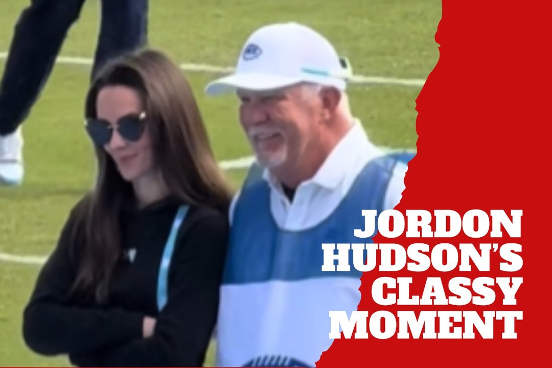 Bill Belichick’s GF Jordon Hudson respectful fan moment