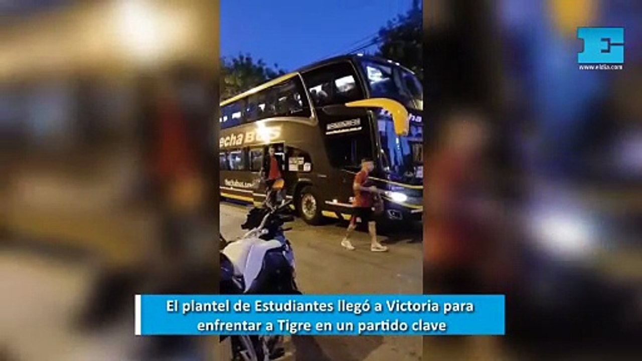 El plantel de Estudiantes llegó a Victoria para enfrentar a Tigre en un partido clave