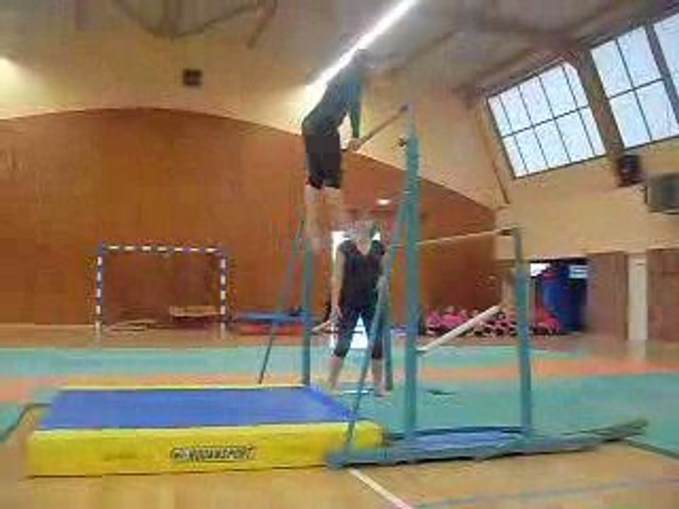 Lisa, Lucile, Célia et Elsie aux barres