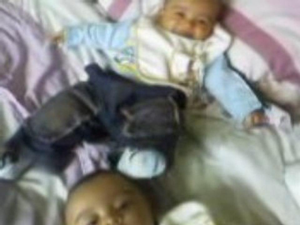 Vidéo bébé jumeau