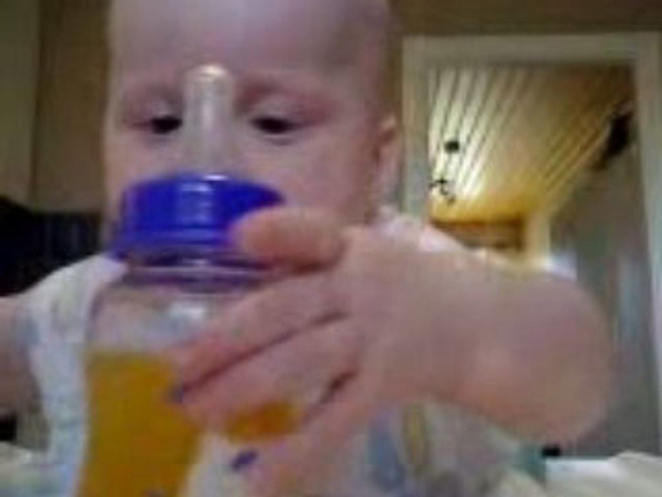 Stolt systerson som äter själv 🧁