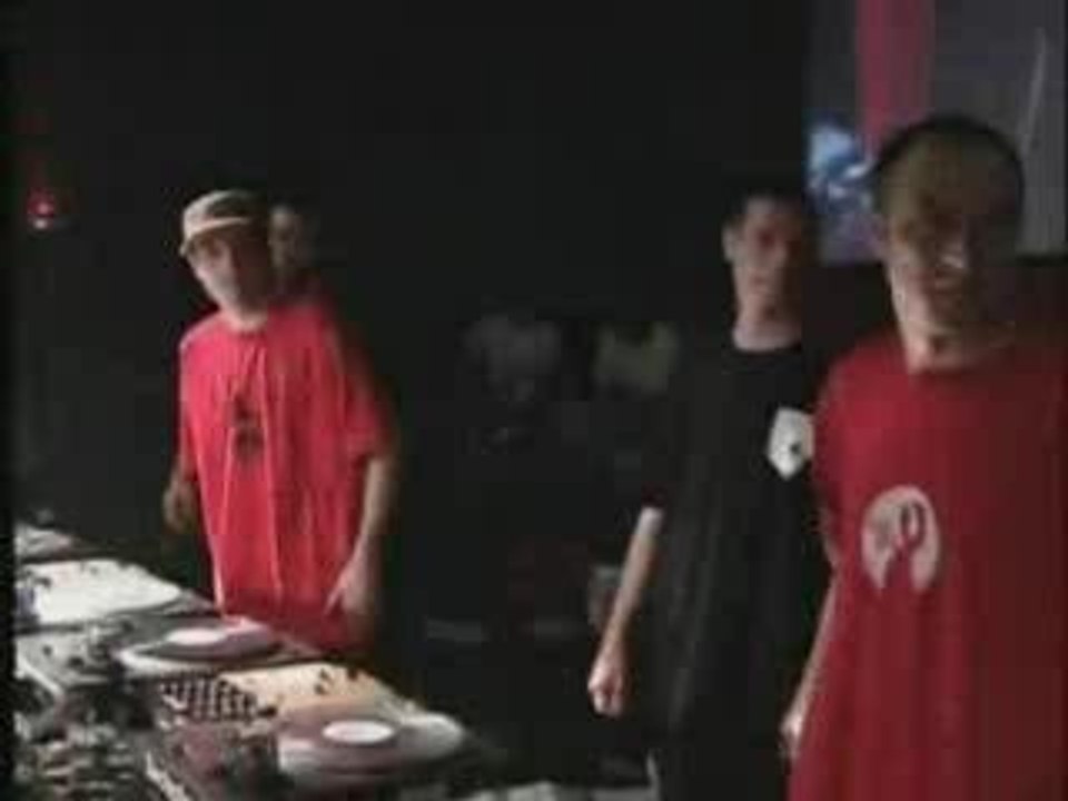 4 Djs