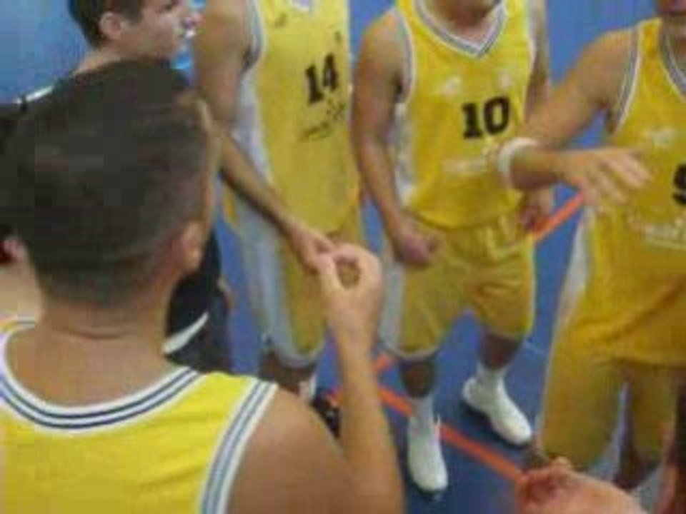 Balance man! Passe Man! Shoot Man! Vas y marque Man!