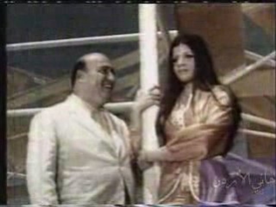 Wade3 Elsafi Sings About Remsh 3yonha 🎶