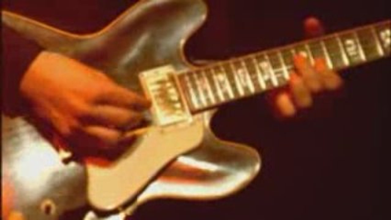 COLDPLAY - LIFE IS FOR LIVING (LIVE 2003)