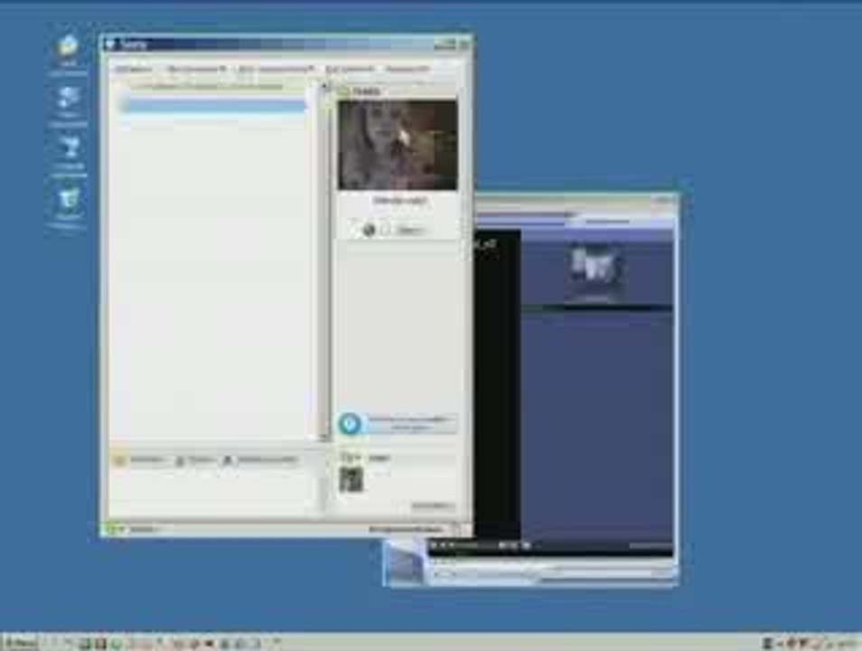 Блондинка за компом