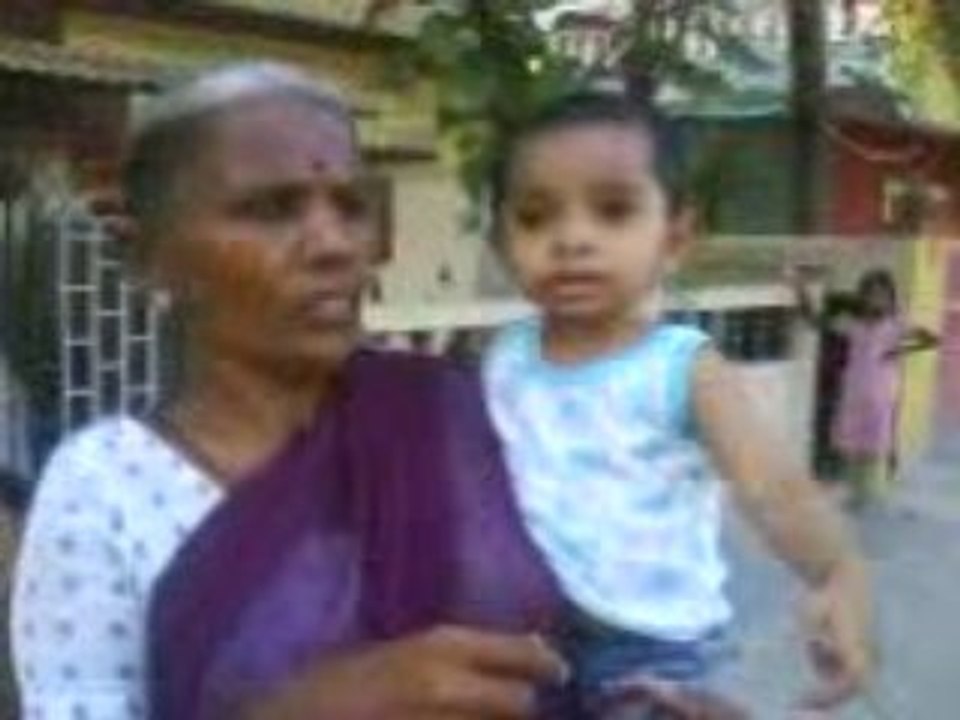 How to Pronounce 'Small Girl' 📢